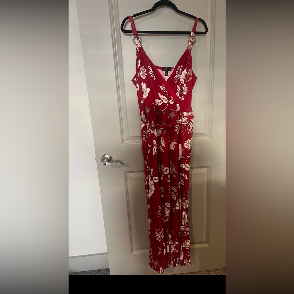 Red Flower Jumpsuit 
Size 2X

Derek heart
